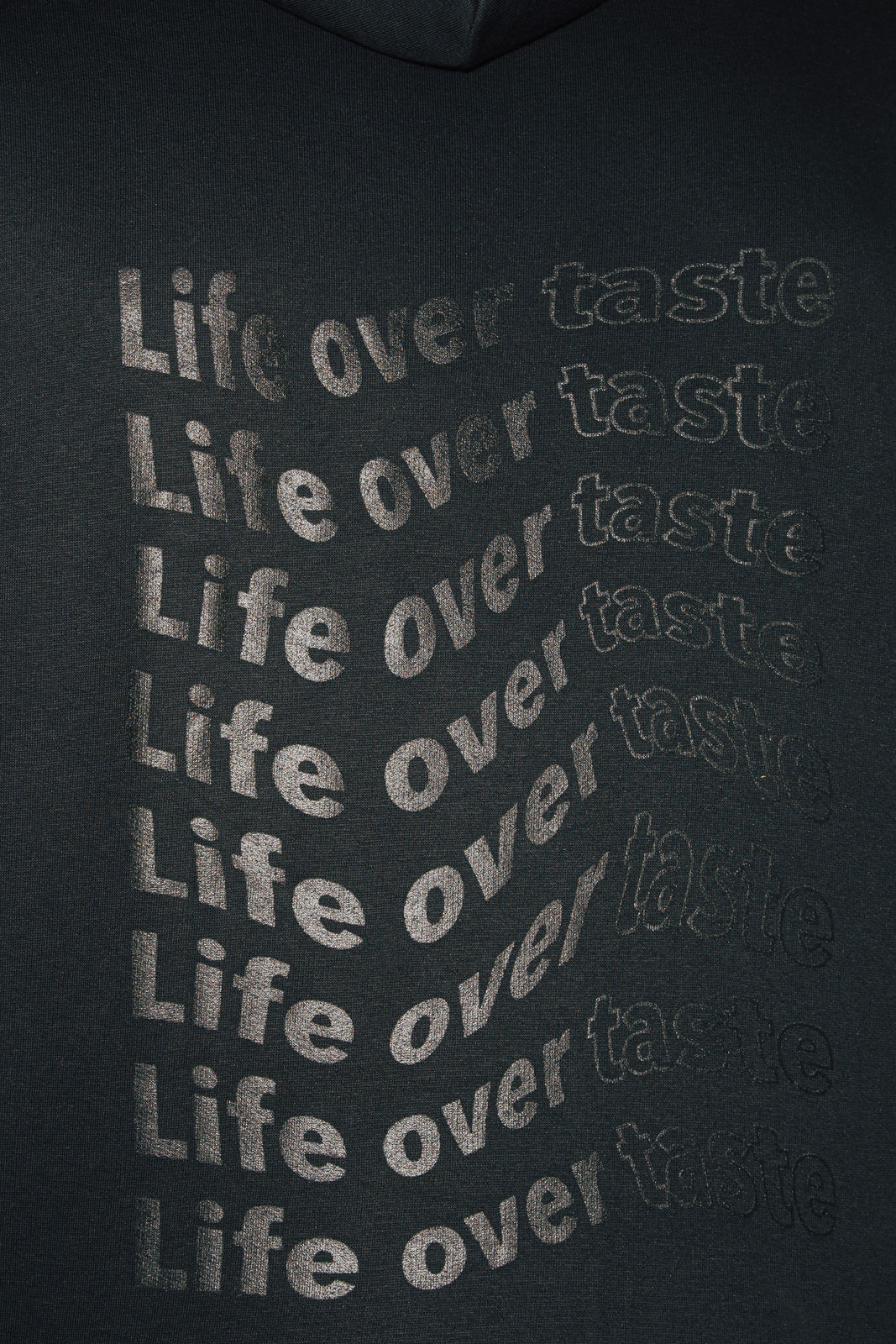 Hoodie "Life over taste" schwarz/schwarz