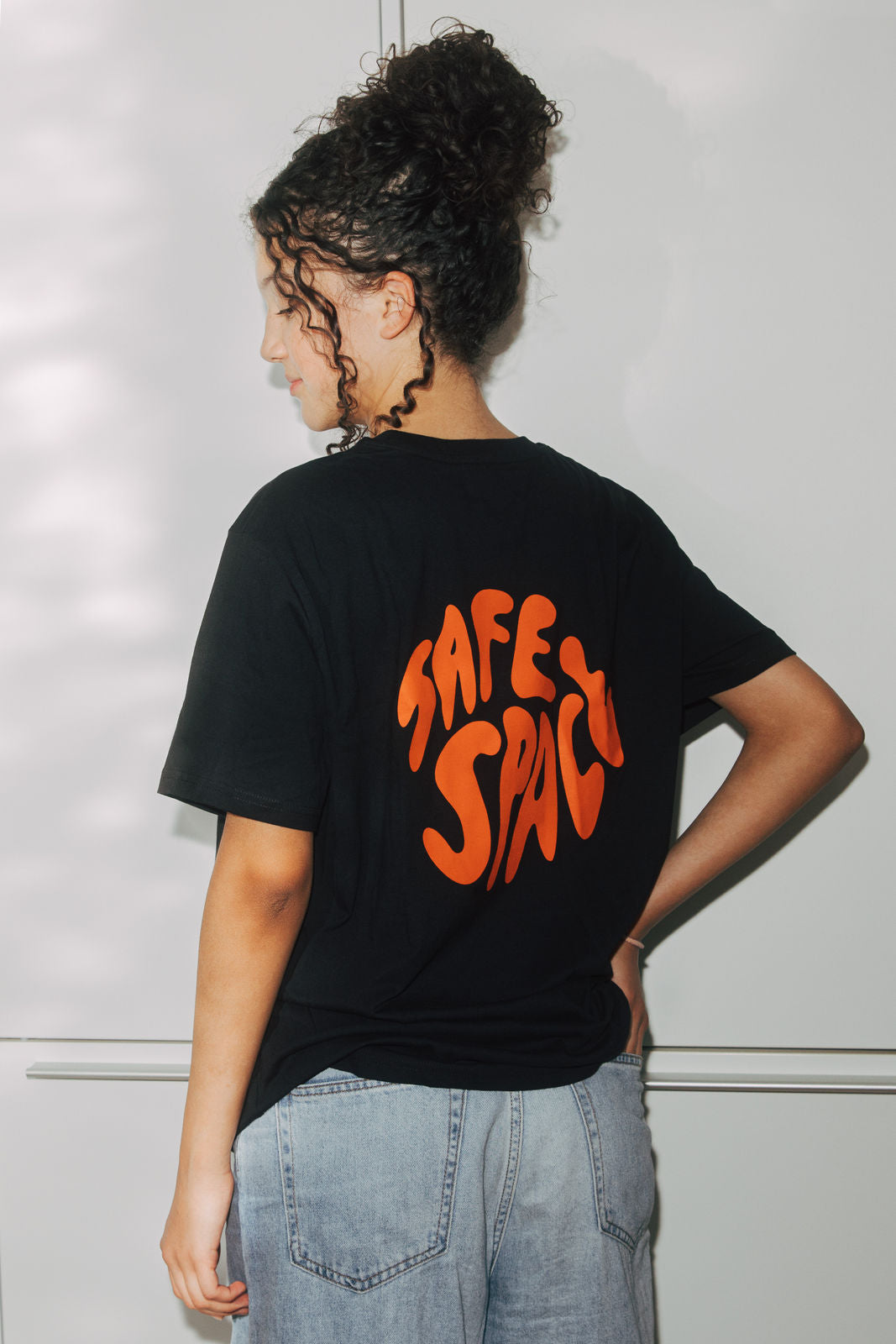 T-Shirt "Mission SafeSpace" schwarz/orange