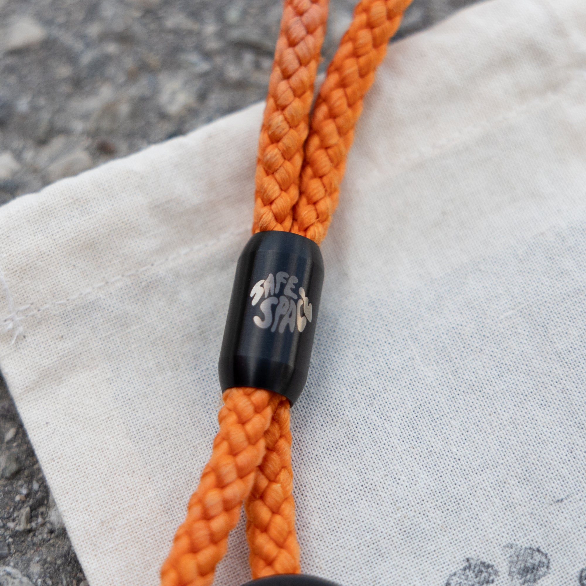 Schlüsselanhänger "Mission SafeSpace" orange