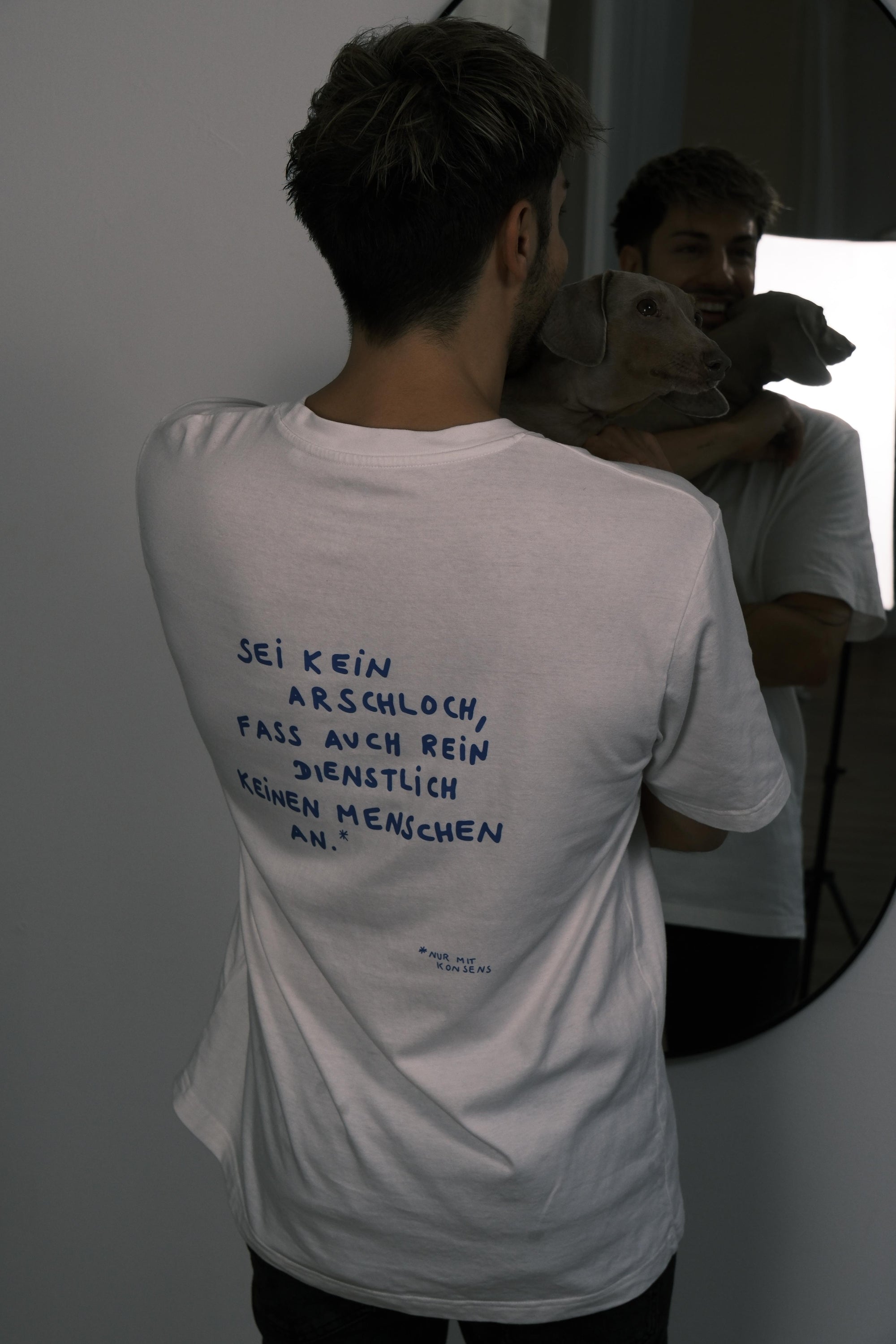 T-Shirt "Sei kein Arschloch, fass auch rein dienstlich keine Menschen an"