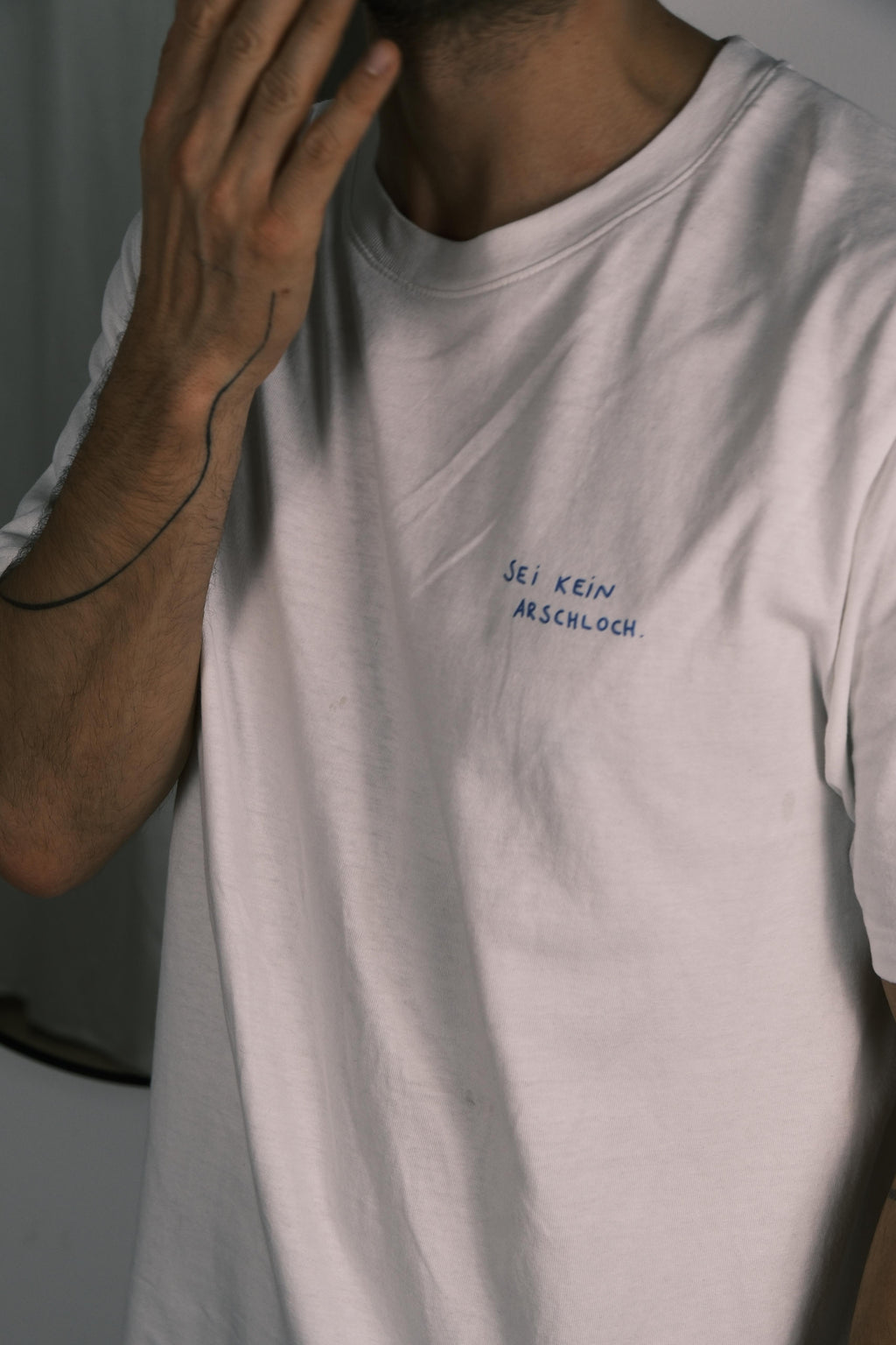 T-Shirt "Sei kein Arschloch, fass auch rein dienstlich keine Menschen an"