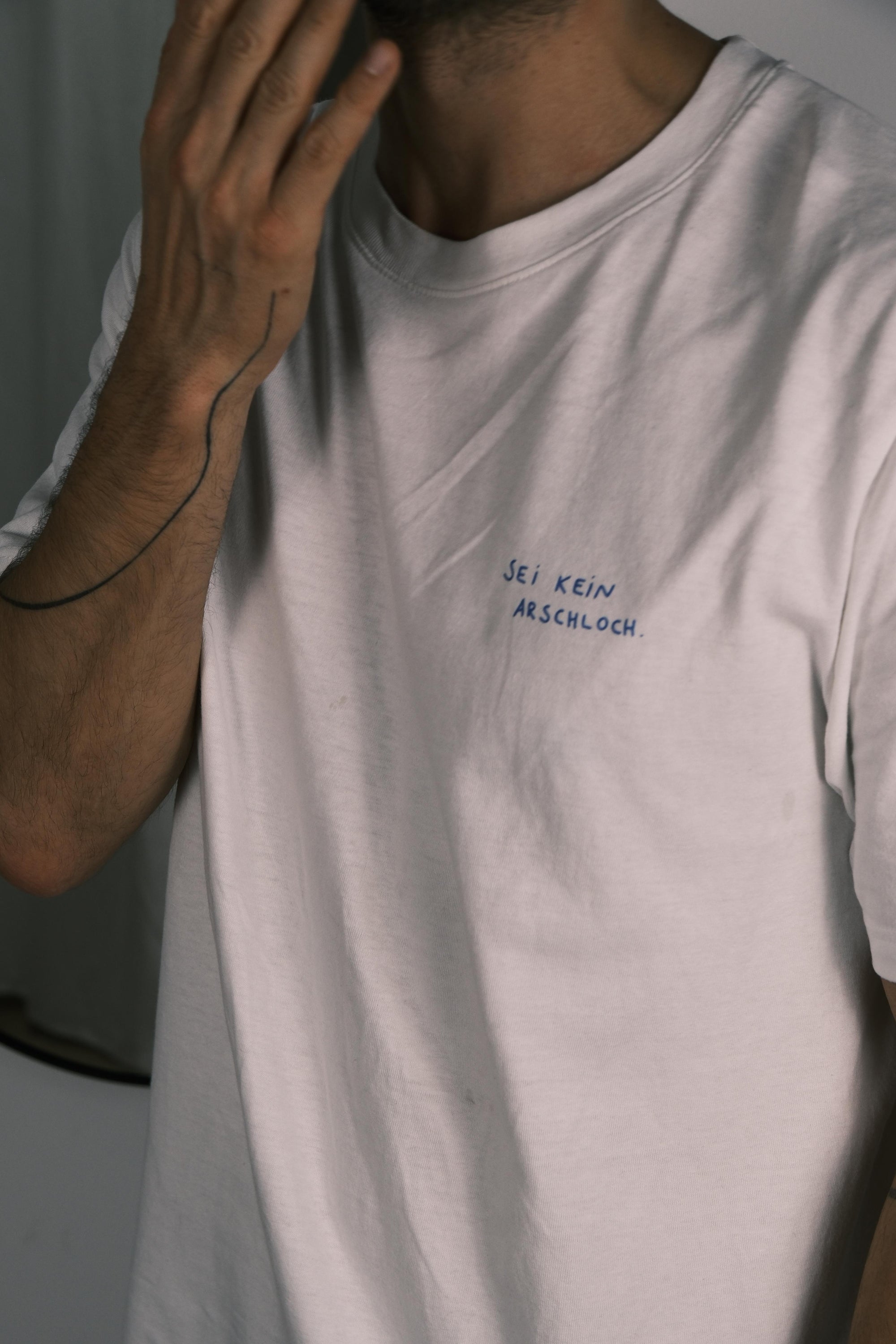 T-Shirt "Sei kein Arschloch, fass auch rein dienstlich keine Menschen an"