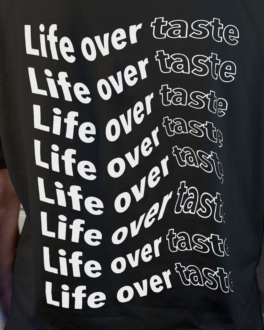 T-Shirt "Life over taste" schwarz/weiß